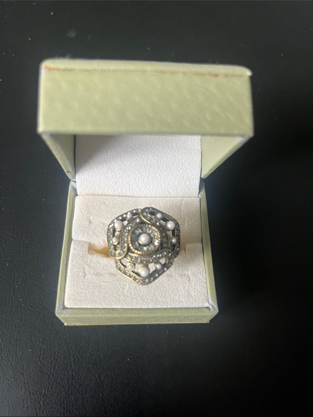 Antique-Style Pearl Cluster Ring in White and Silver